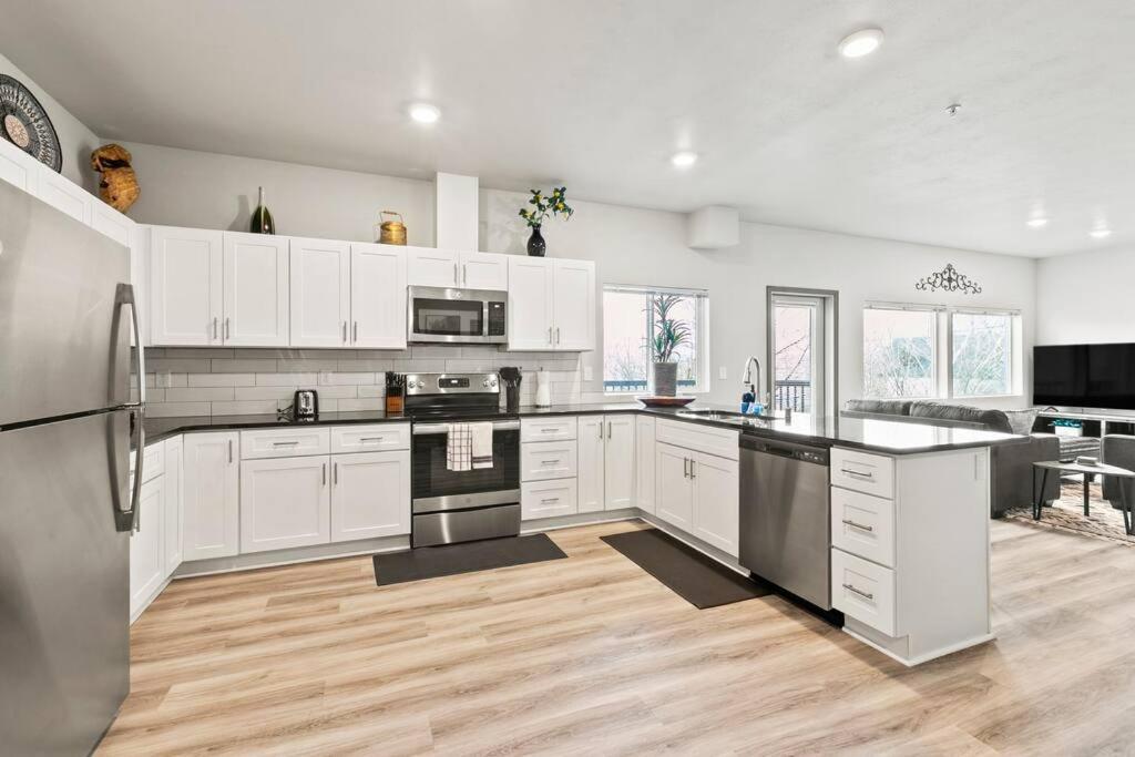 Spacious New 2 Bed 2 Bath Apt By Downtown Σποκάν Εξωτερικό φωτογραφία