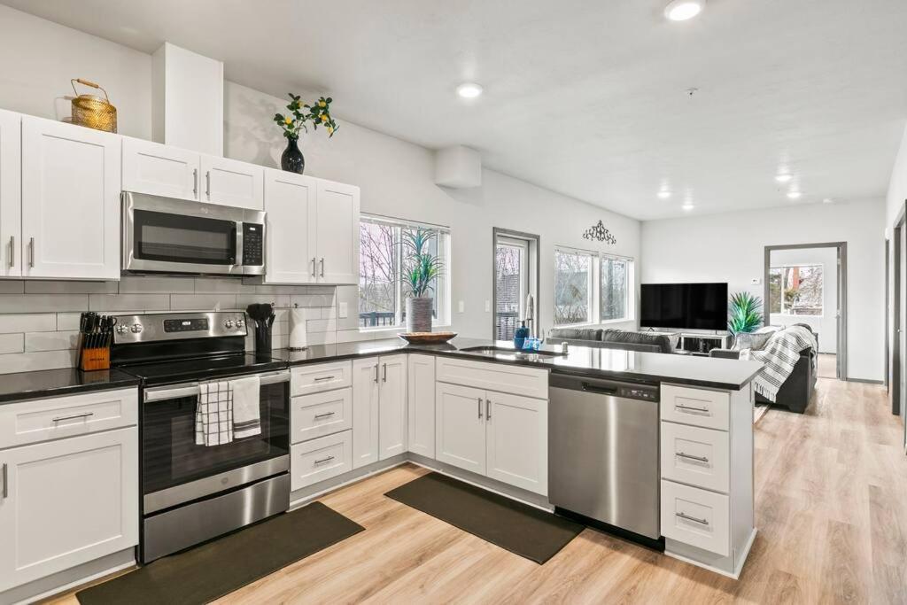 Spacious New 2 Bed 2 Bath Apt By Downtown Σποκάν Εξωτερικό φωτογραφία